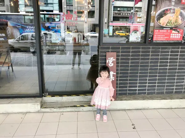 【推美食】油そば.東京油組総本店-台北華山組，從日本紅來台灣的『油麵』沒有湯的拉麵，口感真的好特別。