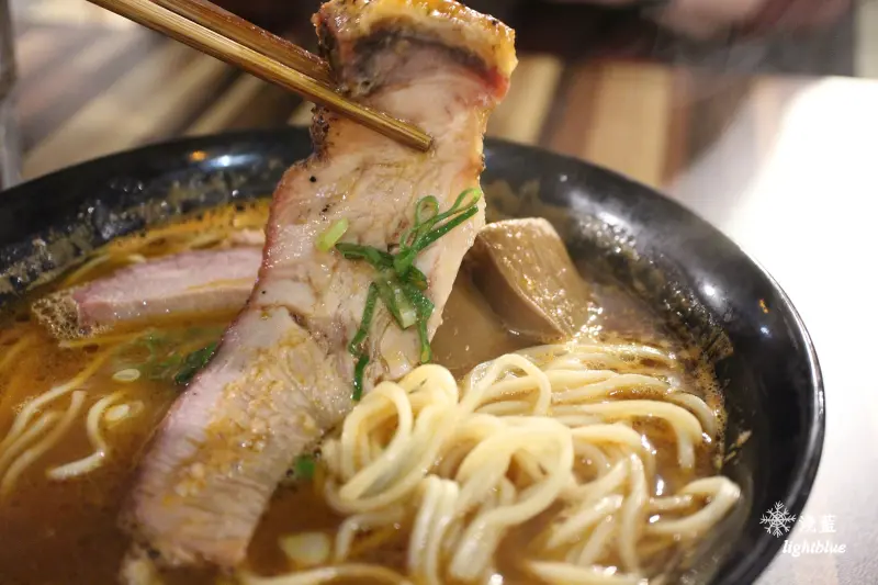 [ 市府站美食 ] 淺藍 × 五之神製作所～人氣名店，超濃蝦味拉麵