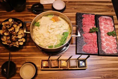 [台北松山區]美食提案X極蜆鍋物∥南京三民捷運站民生社區火鍋/極致新鮮蜆精湯底/蜆仔海鮮澎湃蜆仔無極限∥