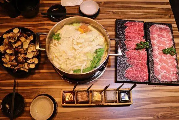 [台北松山區]美食提案X極蜆鍋物∥南京三民捷運站民生社區火鍋/極致新鮮蜆精湯底/蜆仔海鮮澎湃蜆仔無極限∥