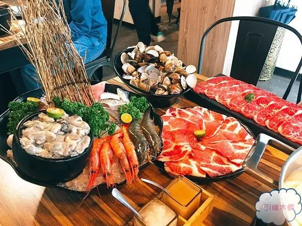 [食記/台北/松山]極蜆鍋物│是誰住在大海的蜆之家!滿滿蜆精現場熬，海鮮控的極致夢想，桌邊服務料理秀。