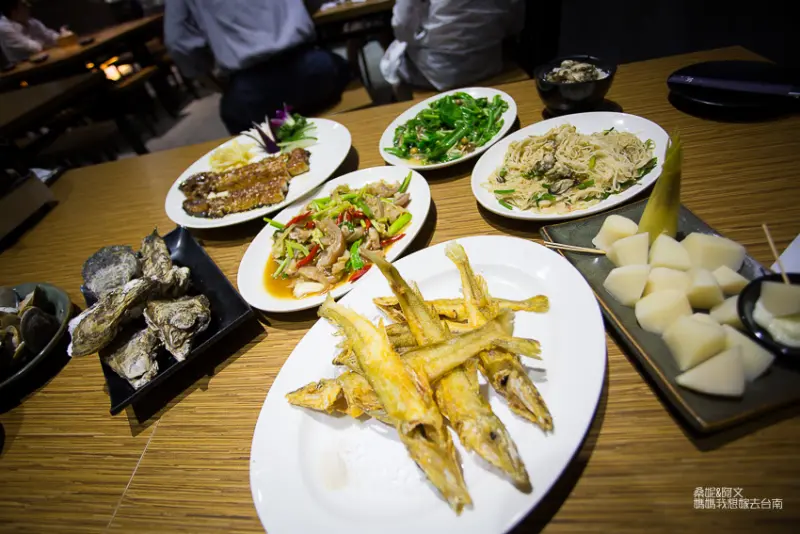【台南】來見網友啦!!大名鼎鼎的「蚵男」，好吃鮮蚵料理一次滿足！蚵男 生蠔 海物 燒烤
