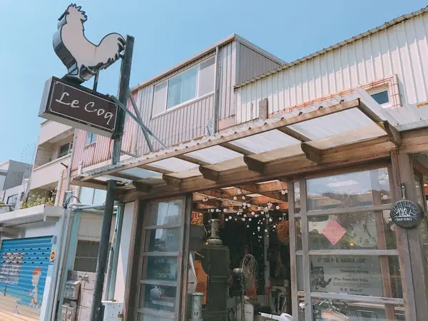 三芝淺水灣餐廳「Le Coq公雞咖啡 」：日式雜貨鄉村海邊小屋.獨特海景，讓人拍不停！淺水灣獨特的咖啡廳，讓人感覺放鬆