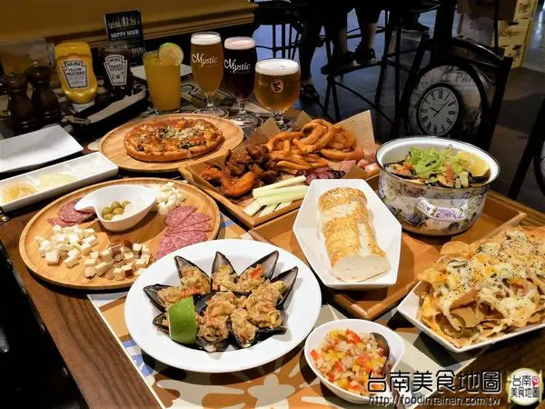【台南市-中西區美食】在小西門『Beer Talk』跟百年酒廠的豪格&康尼森邂逅／水果成份高達26%的妹酒與男人味的MAN酒／未加一滴水純啤酒料理的比利時蒸淡菜／一場與比利時啤酒的相遇丫d=(