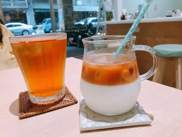 捷運龍山寺站✿甘心咖啡Gan Xin Coffee✿剝皮寮一旁的清新小咖啡館~ 推薦奶茶 香醇富有獨特香氣好迷人!