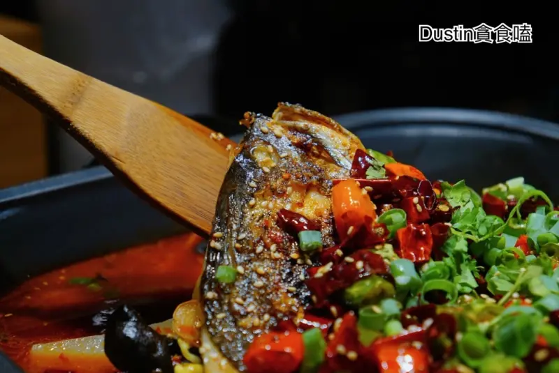 一品言巴渝特色餐館__筷子停不了！烤魚上癮不吃會抓狂｜客製化菜單 / 麻辣干鍋推薦『松山 · 民生社區』