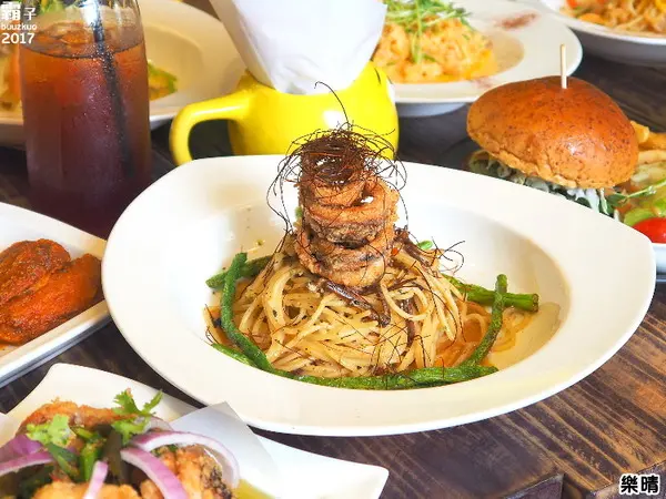 樂晴THE CHING，逢甲美式餐廳，香酥魷魚圈涮嘴~        
      