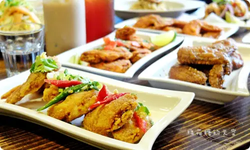 棉花糖的天空吃台中美食@義大利麵加辣椒小魚乾？逢甲樂晴異國風美食蹦出創意台灣味