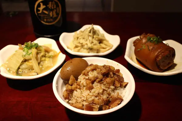 【台北市】大稻埕美食/華陰街商圈美食.傳承60年台灣古早好滋味-大稻埕魯肉飯
