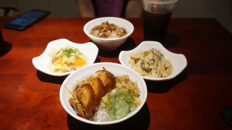 大稻埕魯肉飯|台北車站Y13出口後火車站美食|開業60年傳承三代