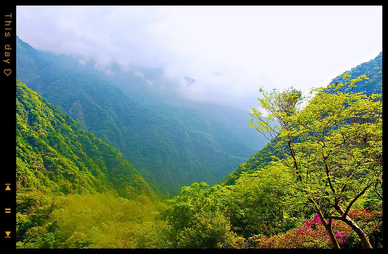 布洛灣遊憩區。太魯閣山月村。花蓮景點。被翠綠山巒大大擁抱的美麗腹地