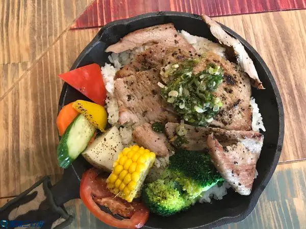 【食記】高雄左營_森8鐵鍋野餐廚房@讓你愛上野餐的感覺 讓你感受露營的趣味