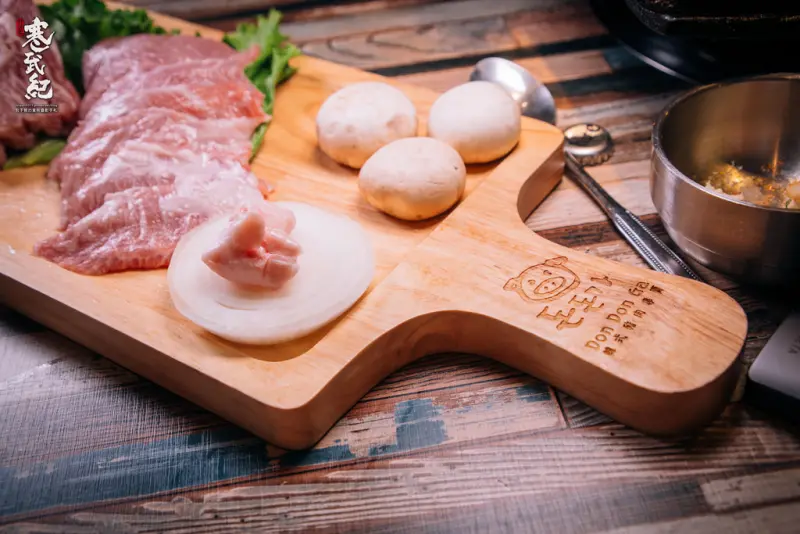 【中肯‧食記】咚咚家dondonga韓式豬肉專賣-忠孝店‧捷運忠孝敦化站｜香草豬配上夢幻伊比利豬‧不輸首爾的正宗韓風烤肉！