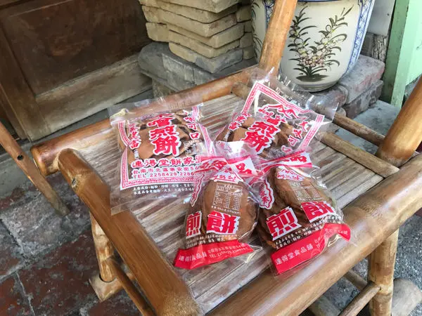 【台南．北區】連德堂餅舖，百年手工古早味煎餅，隱藏在小巷弄內的超人氣伴手禮，每人每日限購兩包！