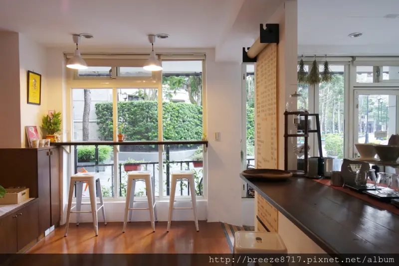 嗨咖咖啡 Haika Cafe。隱藏街邊陽光綠意咖啡館【台北】