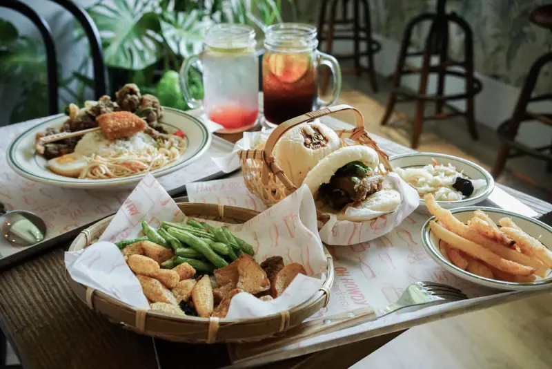 好迪商行 Howdy Frieds & Bar X魔王 台北大同區 大稻埕老街再添一家特色咖啡廳 裡頭賣著鹹酥雞早午餐 台式漢堡 捷運北門站 內文有店家資訊與菜單