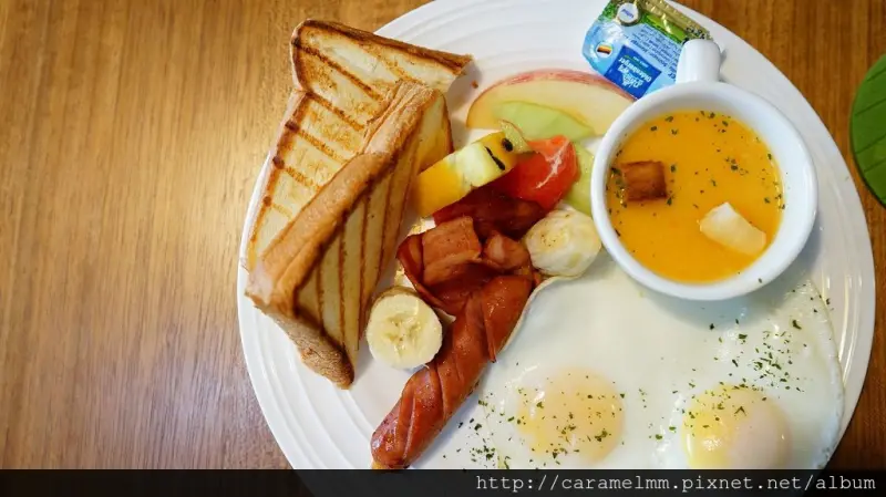 【台南永康】豆谷咖啡 早午餐/下午茶/甜點/咖啡廳 工業風用餐環境 寬敞舒適 內文附菜單 崑山科大