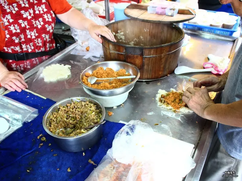 台南飯糰／30年無招牌老店／傳統古早味／早鳥限定賴床吃不到／在地人從小吃到大／銅板美食小資族最愛－「陳家飯丸」