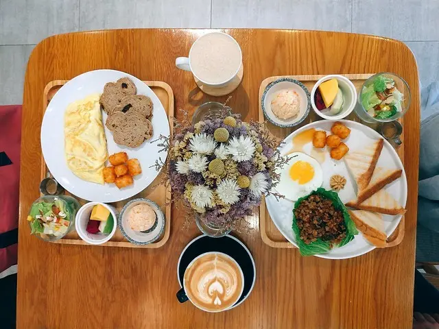 【北捷｜板橋美食】Lento Coffee & Brunch｜別急、慢點、放空吧，超推薦蛋捲~濃濃蛋香好誘人 / 板橋早午餐推薦