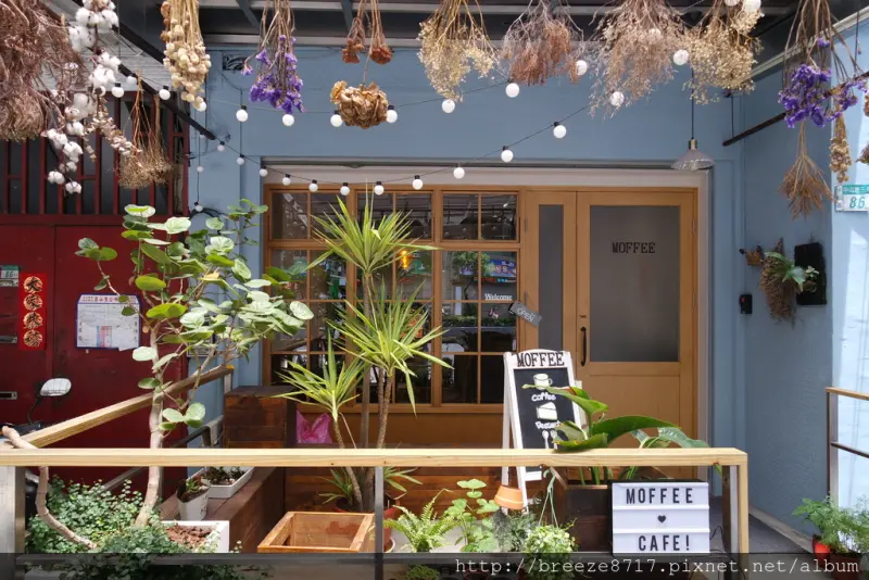 Moffee Cafe 默啡咖啡館。藏身馬路旁質感文青小店【新北中和】
