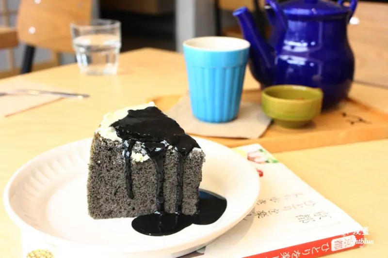 [ 信義安和站美食 ] 淺藍 × 小驢館～超濃郁芝麻戚風，免費wifi插座不限時茶館