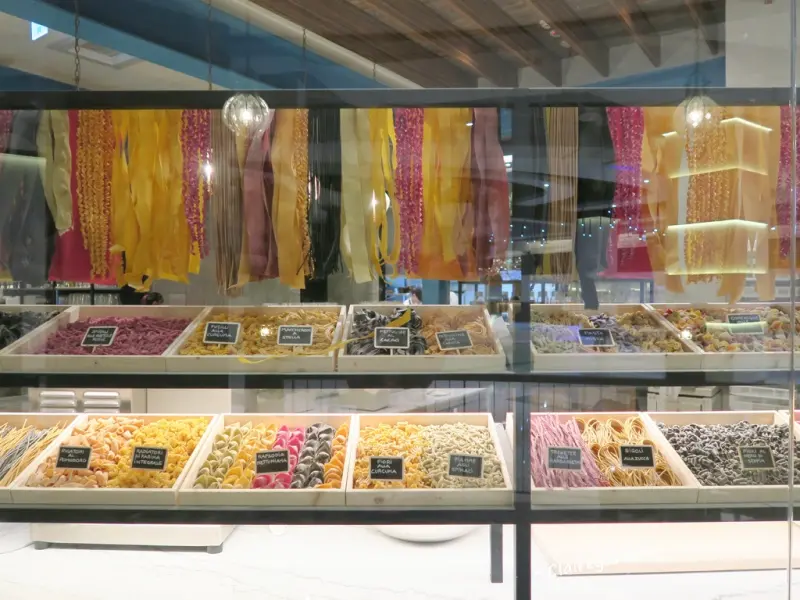 桃園 中壢 大江購物中心 Molino手工義大利麵工場~義大利麵原來有這款。石臼現磨義大利麵