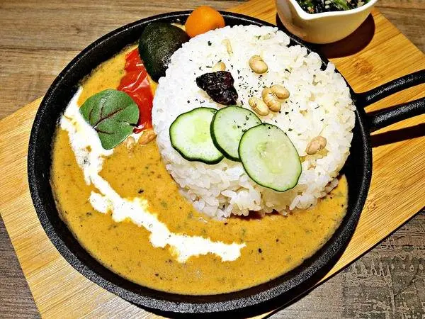 Simple by elephant garden              