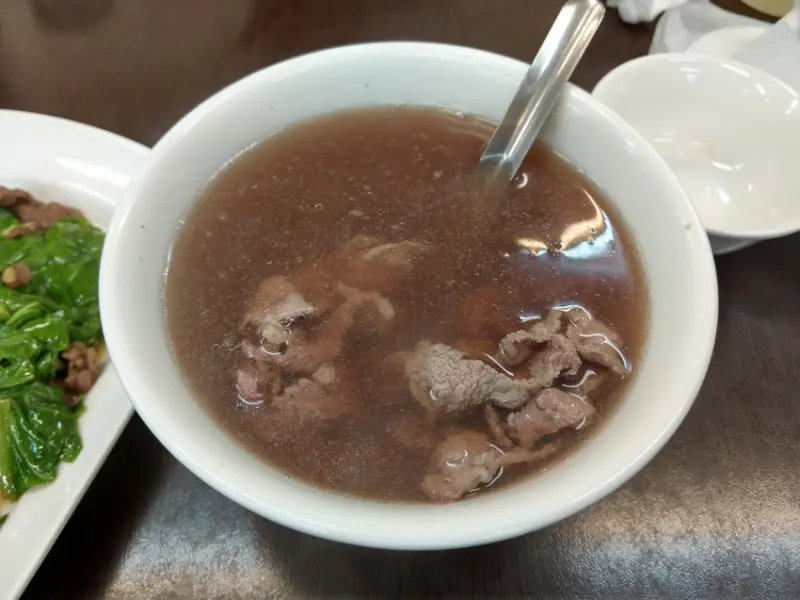 【台南安平】【二牛牛肉湯】環境優美氣氛佳, 停車方便用餐不需排隊