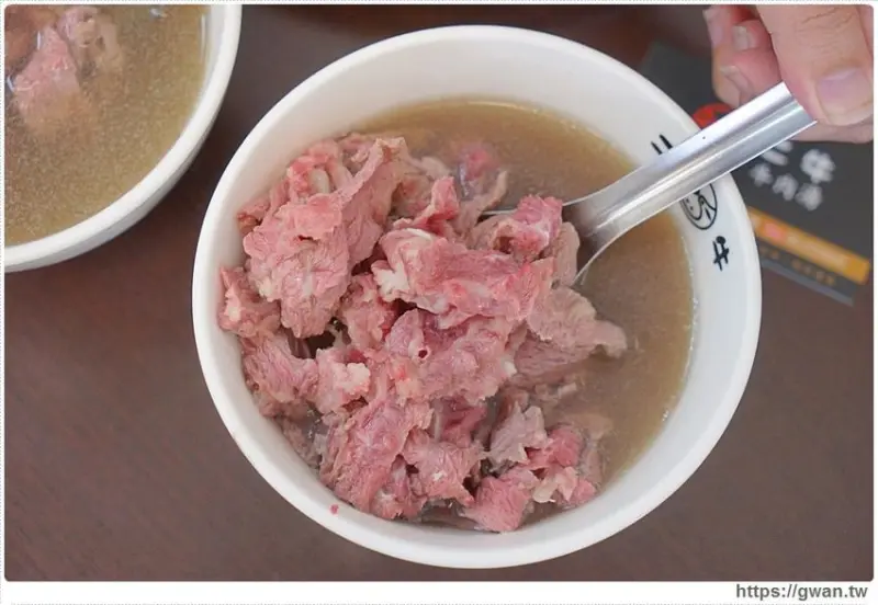 現沖溫體牛加量不加價，滿滿肉片居然只要100元！！