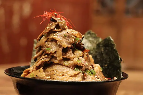 台中/牛角次男坊/台中大遠百/日本燒肉專賣店 肉堆得跟山一樣高