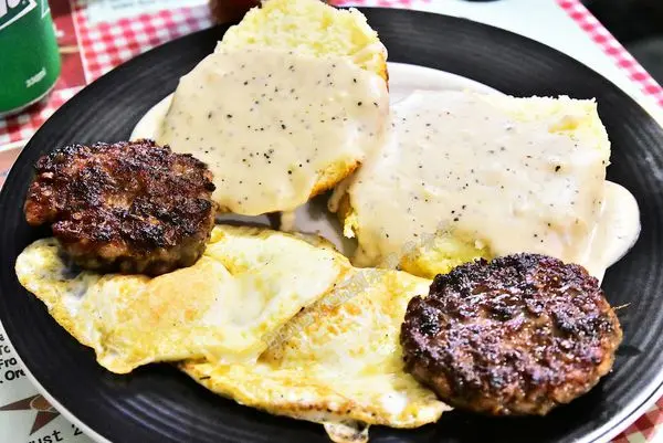 [高雄美食]隱藏在富民路巷弄，道地手工比司吉的美大早餐 -- 阿肯瑟餐車 Arkansas Diner