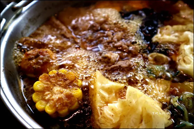 中壢美食【本燔野菜農場】壽喜燒吃到飽 / 大口吃肉還有好多新鮮蔬菜