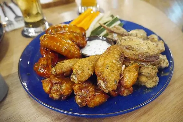 [食記]台北信義GUMGUM beer&wings雞翅啤酒吧♥101世貿捷運站/台北包場餐廳/台北餐酒館