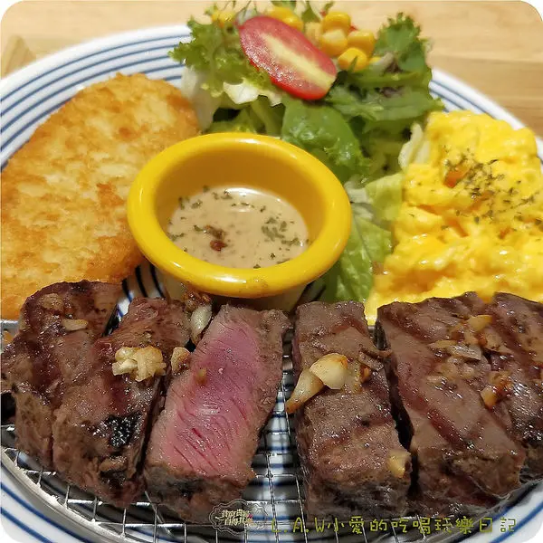 [板橋美食早午餐]KOYA COFFEE/任性，早餐就是要吃牛排/俐落清爽日系工業風/江子翠捷運站美食