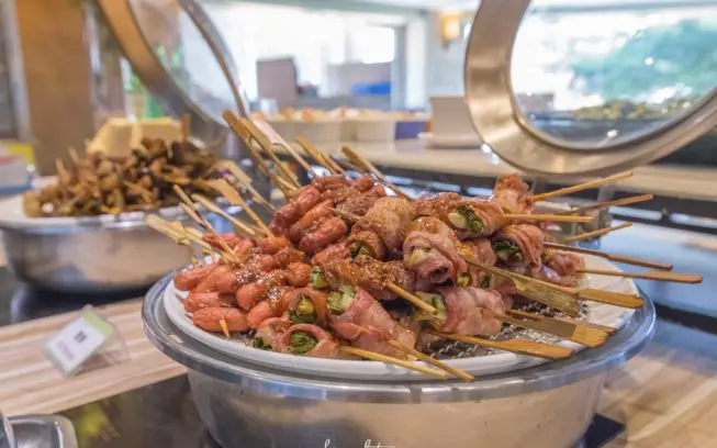 [吃到飽]藍天麗池二樓-綠波廊餐廳，美味超值-成人只要360元加一成,讓您吃好，吃到飽，自助午餐推薦 - 老莫 Say台南