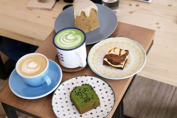 高雄前鎮區=<食>Moin Coffee Stand~口袋名單大推薦＊與姊妹下午茶的好去處＊大佛抹茶磅蛋糕好有戲＊搭配麒麟鹿讓吃甜點也很有趣＊高雄秘境蛋糕店=