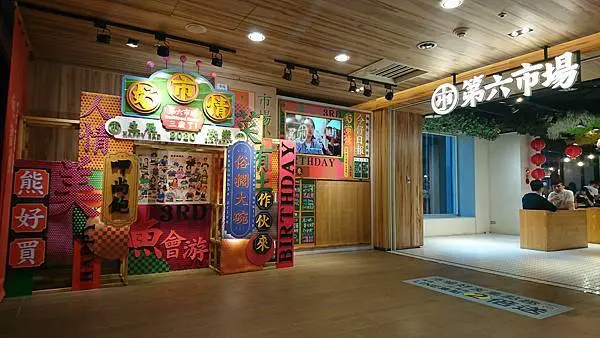 【台中第六市場】台中必去全台第一家開在百貨公司的網美菜市場必買必吃大公開-雙木林包子饅頭、胖胖豬肉鬆肉乾堅果、素麥軒包子饅頭、碧田家羅蔔糕、富酩手作愛玉、初蛋糕古早味蛋糕、山下公園拉麵