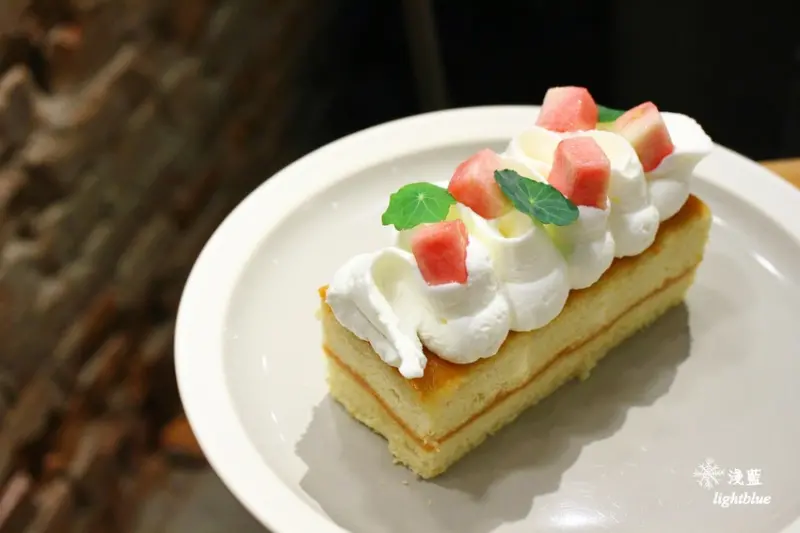[ 台北車站/北門站/西門站美食 ] 淺藍 × Heritage Bakery & Cafe～必點招牌紅心芭樂蛋糕，免費wifi插座不限時