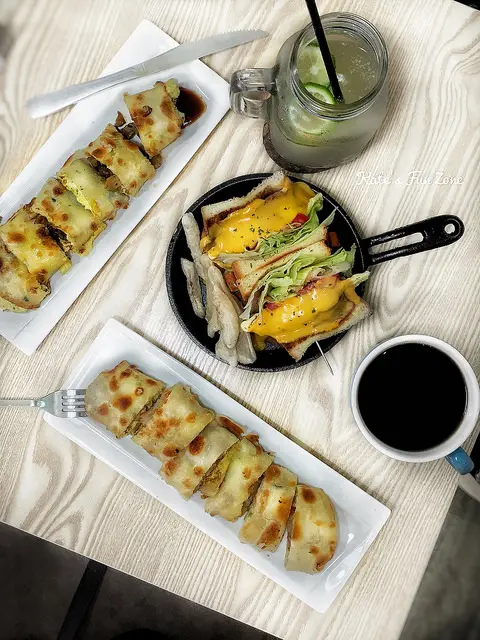 【小巨蛋站】Feelings Sandwich- 非你吃三明治早午餐 爆漿起司三明治Ｘ脆皮蛋餅