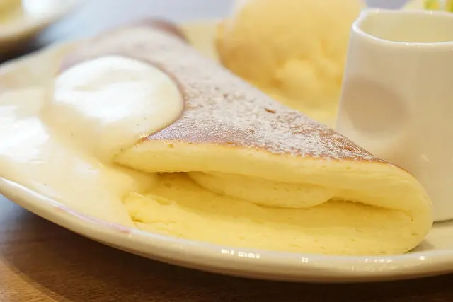 台中美食~Woosaパンケーキ 屋莎鬆餅屋 藍帶級雲の鬆餅 猶如漫步在雲端的細緻柔軟 鬆餅的價格還附一杯飲品 好便宜 喝少女心下午茶的好地方