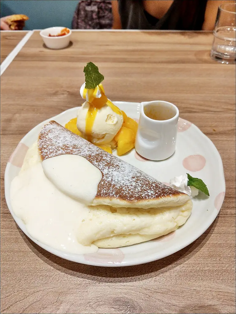 [台中] Woosa屋莎鬆餅屋台中 大遠百下午茶 舒芙蕾鬆餅軟綿綿入口即化