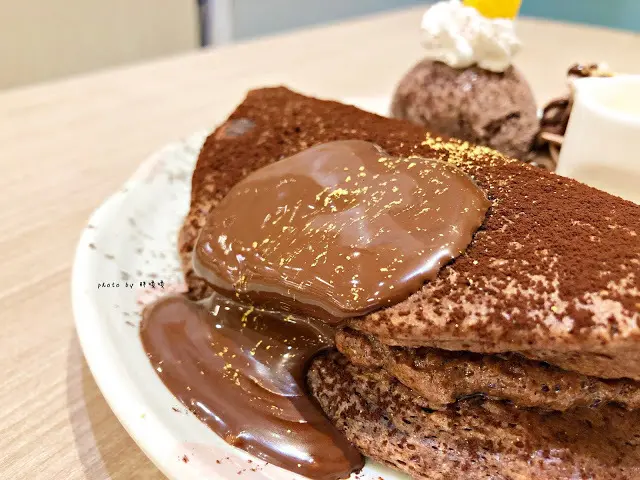 【台中 西區】Woosaパンケーキ 屋莎鬆餅屋✨✨大遠百三樓，每小時限量20份，藍帶級「雲の鬆餅」不是隨便說說，從上桌到入口，那感動、那滋味，回味再三💓💓💓
