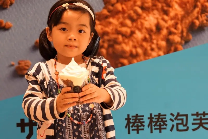 【高雄】日本超人氣 ZAKUZAKU棒棒泡芙。期間限定黑糖蕨餅／北海道濃郁鮮乳／漢神巨蛋店