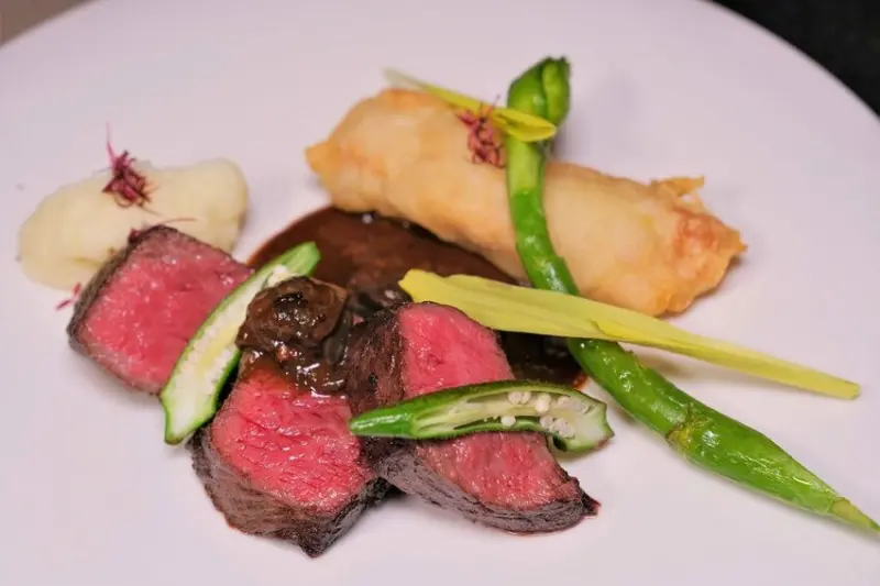 L’age 熟成餐廳｜澳洲A9和牛臀肉上蓋佐田螺醬汁！台北最好吃的焦糖烤布蕾！大安牛排推薦、大安約會餐廳推薦、大安商務聚會推薦、東區約會餐廳推薦、東區牛排推薦