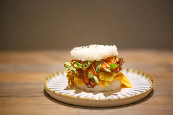 【超級比一比系列三】台日韓米漢堡超級比一比：米好你好/MOS摩斯漢堡／碰咕食大PK