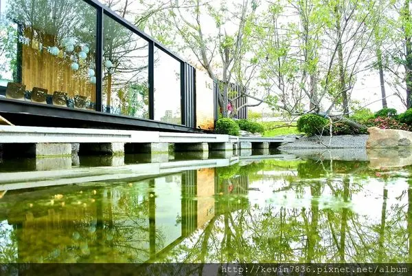 台中<惠宇秘境>夜晚迷人浪漫氛圍百分百,白天景色的fu大不同,一次給你白天與夜晚的景色,超夯的打卡景點就在惠宇秘境