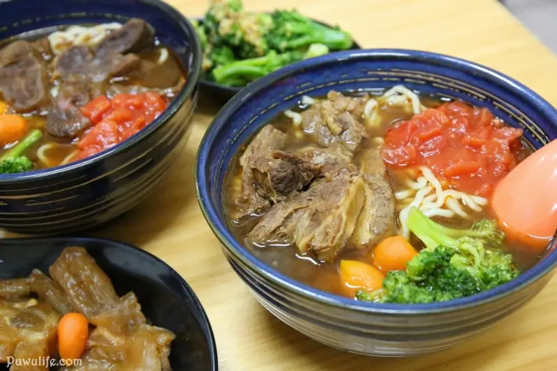 【乖乖牛肉麵】台南市北區。挑戰大份量！限量招牌肋條牛肉麵．麵Q肉厚超滿足，來晚了吃不到♥