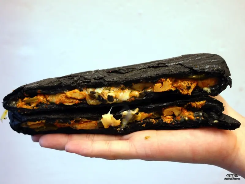 台南三明治／從行動餐車賣到開店面／隱藏版墨魚麵包免費升級／現點現烤料多實在／道地美式風味／下午營業到凌晨／提供客製化餐盒服務－「Monster怪獸古巴三明治」