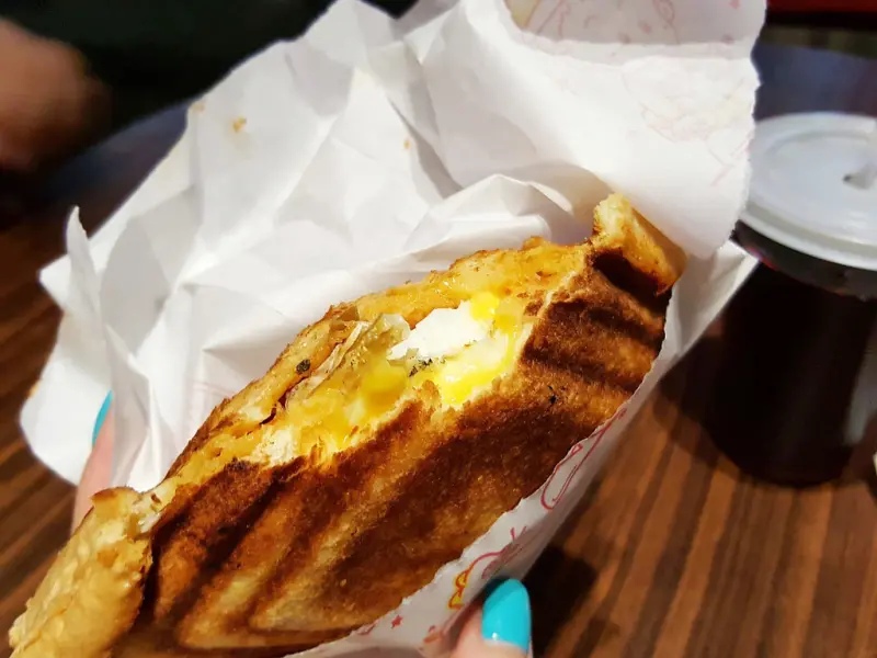 【高雄三多】宵夜工廠。深夜食堂 台式炒泡麵 熱壓吐司