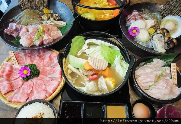 新竹工業風鍋物推薦 燙火鍋14 美國牛五花 海陸拼盤 台灣松阪豬 馬來西亞白蝦海鮮拼盤套餐!!今天你想選哪一種?!